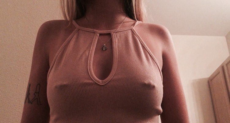 younglandsuit:  slightystoopidd:  Man I love my boobs  They’re pretty fucking awesome