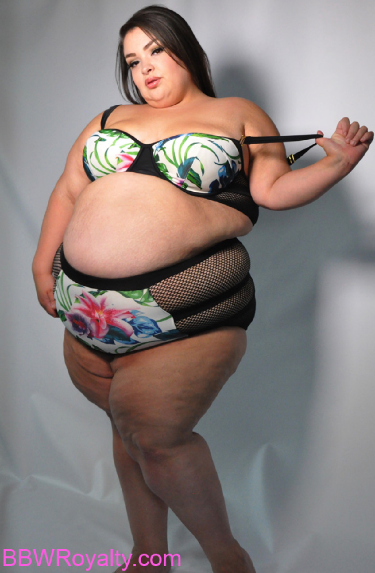 chunkylittlegwynn:Fatkini! 👙🌞🌺 Check out this update at www.bbwroyalty.com/Gwynn