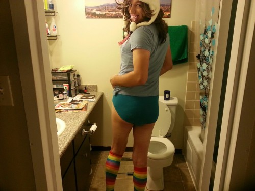 pullupbrat:Pretty satisfied with having filled my panties with poop. Right in front of the potty. If