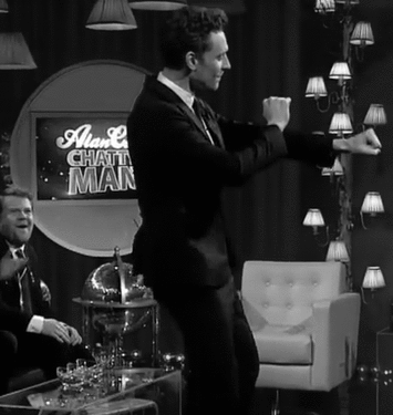 derelaisenchateaux:hotdudegifs:Tom Hiddleston shaking his moneymaker on Alan Carr’s