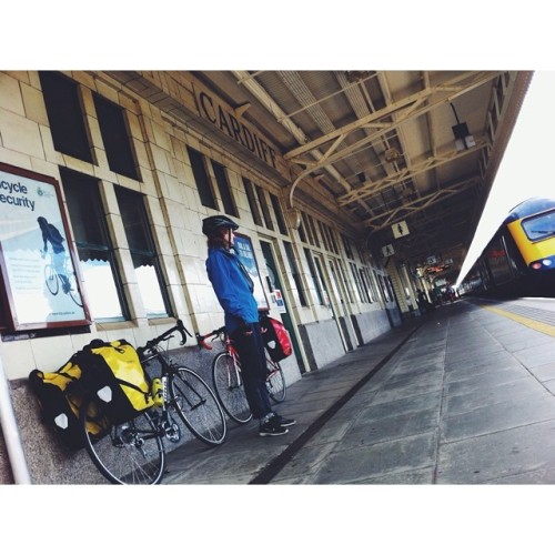 akubik:  Made it to Cardiff #latergram #cyclingtrip #holidays #kubiksadventures #wales #train #train