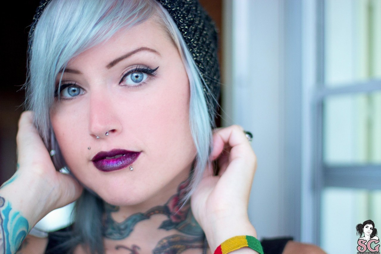  Glitch Suicide - Rollin In https://suicidegirls.com/girls/glitch/album/1263284/rollin-in/
