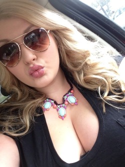 fuckablebeauties:    @plussizebarbie tag her when you post her gorgeous face on your wall!