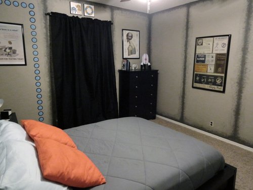 lalnascastle:   Portal themed bedroom.  Source 