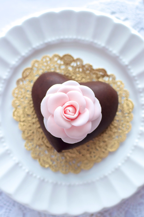 confectionerybliss:  dark chocolate mousse hearts || lulus sweet secrets 