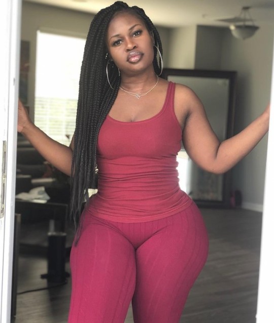 kingjazziedad:  BootiDelicious. DeliciouslySexy. CurvyLicious Mami….Sexy Ms dB_Curves ❤️ 💜 💙 