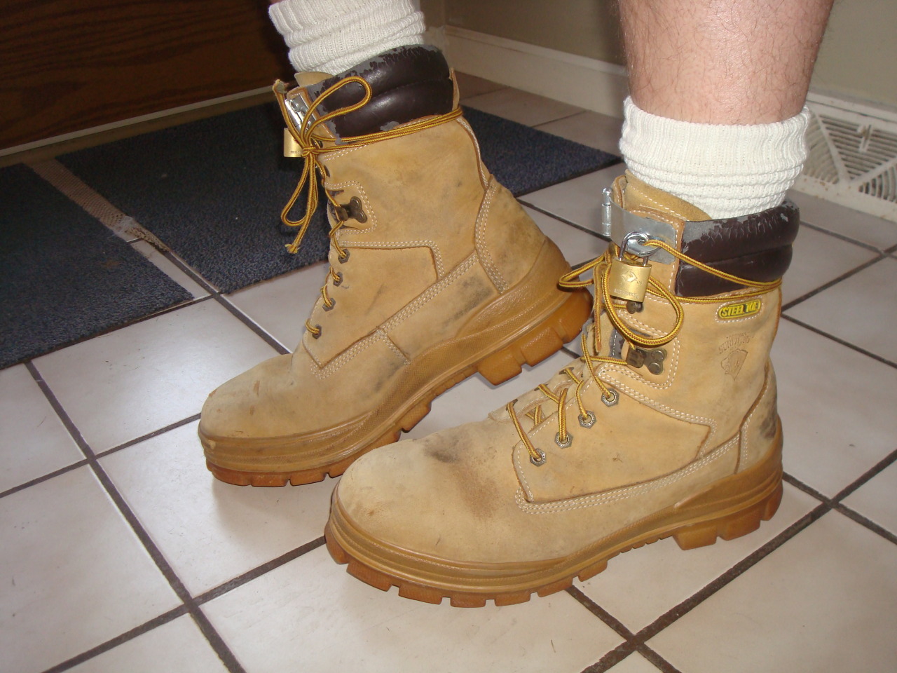 bootedskn:  gduk:  hardrubberlabour:  workergear:  padlockedshoes:  CUSTOMIZED BONDAGE