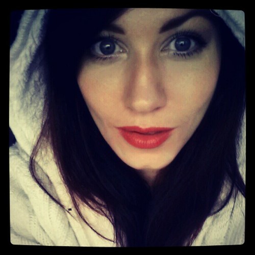 givesgoodface:  I feel like a snowbunny today ^_^1. 70’s grooviness and 2. todays nothingness!