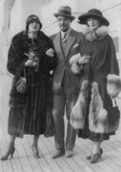 Rudolph Valentino with his wife Natacha Rambova an... - Tumbex