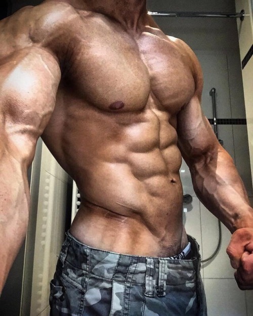 aworldofmenz: cdnlifter27: Pascal Munz A World of Menz  <<<Follow 