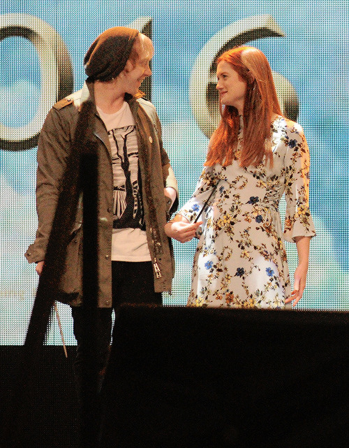 wright-love:    Bonnie Wright and Rupert Grint being cute together at the A Celebration Of Harry Potter (January 29, 2016)    