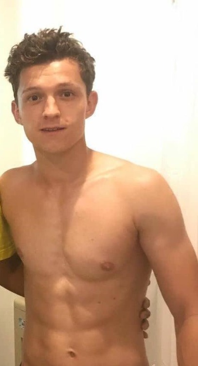 Tom Holland ShirtlessThis time we put together a group of some of Tom’s better shirtless pics.