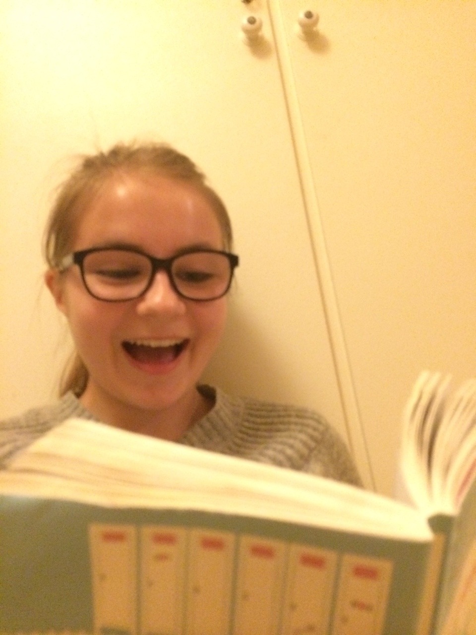 abnormal-vani:  apricool:  Reading “Eleanor &amp; Park”: A Story by Me  Exactly.