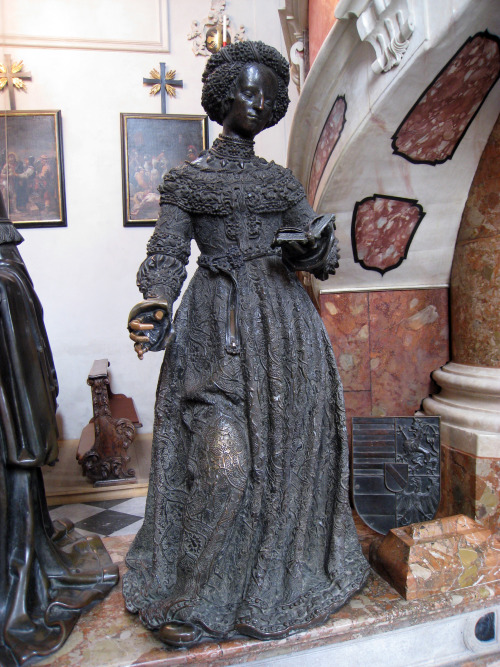 Innsbruck statues from the 1510s;Marie of Burgundy, Holy Roman Empress, 1513-16Archduchess Cymburgis