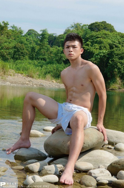 xiaohaogayphotoblog:          李宇恩下面那家伙真大  原来是同一个人 真帅 
