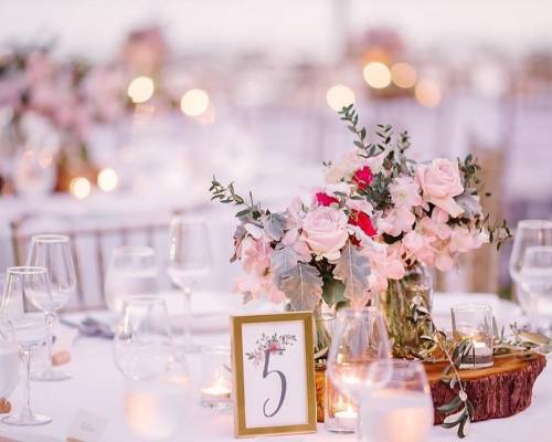 Table decor fit for a princess. via @weddingchicks #fairytalewedding • • • Coordinator and stylist @