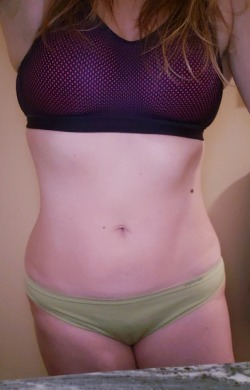 cockcrazedhotwife:  Snapped this after a great workout! Saw some friends I haven’t seen in a while and guess what? I signed up for a half marathon 🤗 Kind of geeked about it!  🏃‍♀️run run run