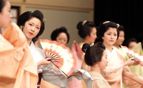 geisha-licious:  Rehearsals for Miyako no Nigiwai 2013! 1. maiko Ryouka and Kanoyumi 2. and 3. maiko Toshikana, Chikayuki, Toshichika, Fukukimi, Mamemaru, Chisako, Koyoshi and Fumino 4. maiko Ichimari, Toshikana, Chikayuki, Toshichika 5. maiko Satohana,