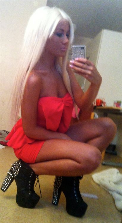 exgfsselfies:More Self-Shots HERE