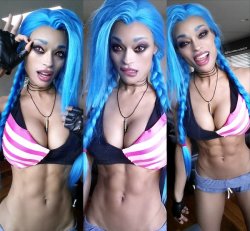 league-of-legends-sexy-girls:Jinx Cosplay