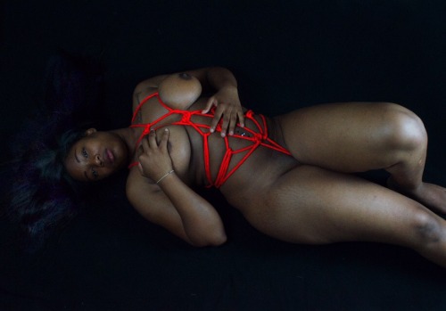 prettyperversion: Thickly wrapped in red. @prettyperversion photographer Don’t remove captions or 