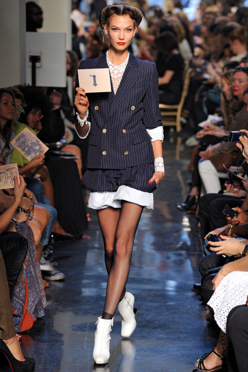 ravenqlaww:  normalamericangiraffes: Karlie Kloss at Jean Paul Gaultier, S/S 12.