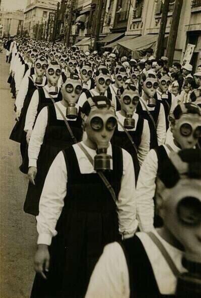 sixpenceee:    Japanese schoolgirls during WWll   