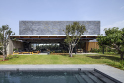 hypebeast:    The Hofit House by Blatman-Cohen