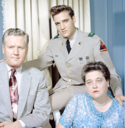 vinceveretts:  Elvis, Vernon and Gladys Presley,