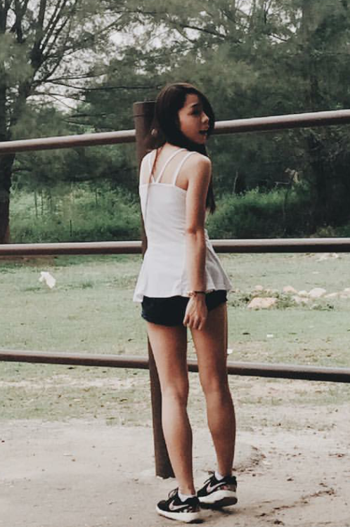 sgxiaomei: Sg 17 year old teen. Damn nice legs. So pretty and chio also.