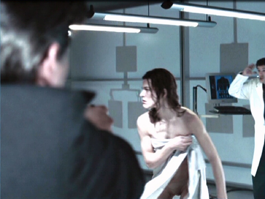 Milla Jovovich in Resident Evil: Apocalypse