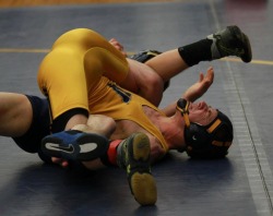 wrestlerbulge:  More STRAIGHT GUYS Here!