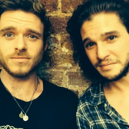 gameofthronefreak:Stark and Snow selfie!