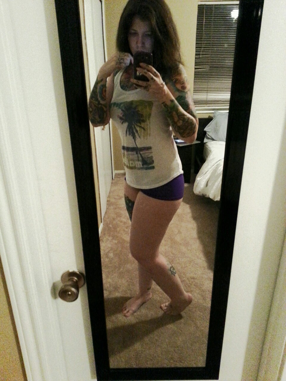 polareyez:  polareyez:  I was brushing my teeth when I noticed what a good thigh