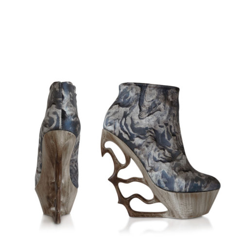 asylum-art:  Fantasy, Dystopia and Shoes by Anastasia Radevich A pair of shoes from Anastasia Radevich’s ‘Dreamfall’ collection in her studio. Courtesy of Anastasia Radevich. If there is any question whether fashion is an art form or not, the creations