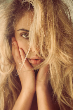 goshakolbasnikov:  Sahara Ray by Larsen Sotelo