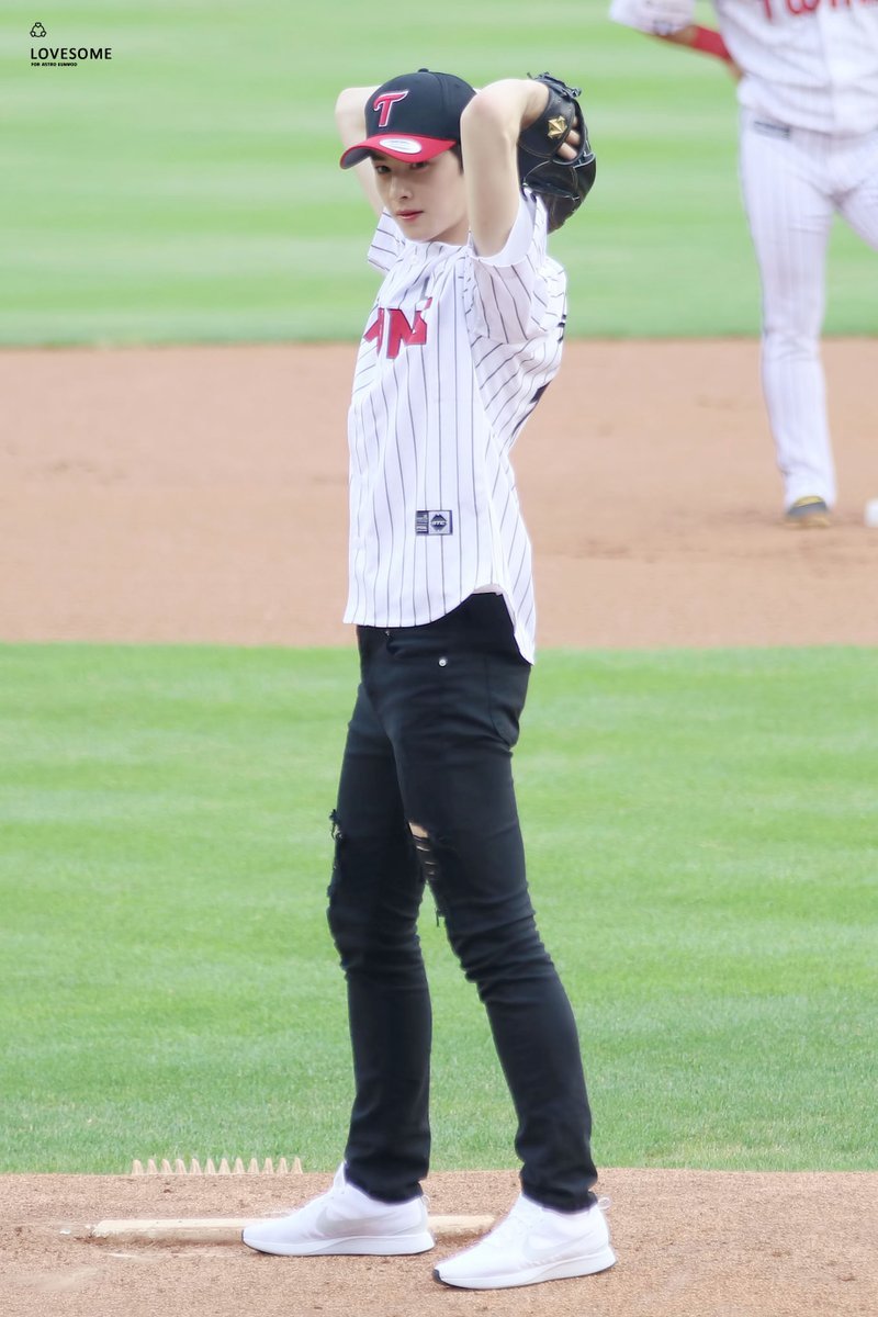 astrofantastic:    럽썸은우 || Do not edit photo or delete caption