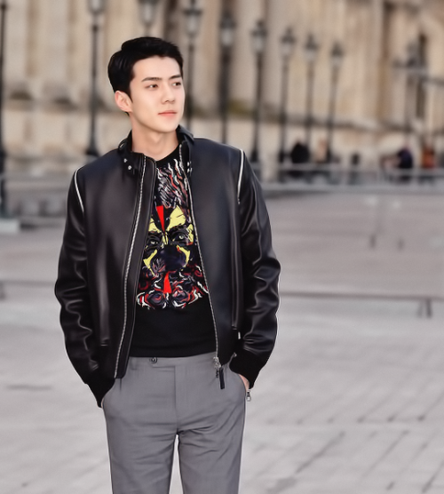 sehurn:sehun at louis vuitton fashion show