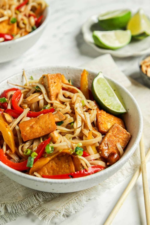 tinykitchenvegan:Easy Vegan Pad Thai