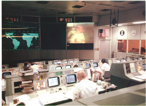 uemou:Apollo 13 - Mission Control by NASA on The Commons