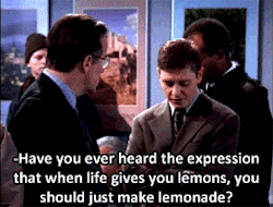 atopfourthwall:  themicrophoneneverblinks: NewsRadio, “Airport”  NewsRadio needs to be a bigger thing on tumblr.