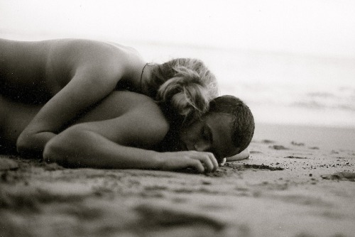 hazeleyes2012:  Love you at the beach while the sun is setting… Warm passion   How I wish you was going with me….❤️