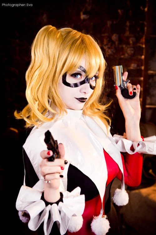 cosplayblog:  Submission Weekend! Harley Quinn from DC Universe  Cosplayer & Submitter: Mari Evans [TM / DA / FB / WO]Photographer: Eva  