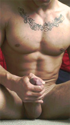 yourbrothershotfriend:  tabloidheat101:  Michael Hoffman <3  This guy is God