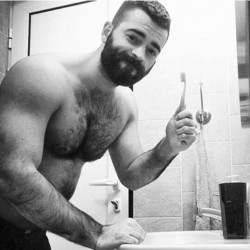 Sexybeardbr:  Brush. #Barbado #Musclebear #Hairy #Woof #Furry #Bathroom #Sexybeard