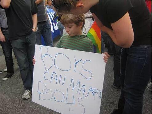 fallen-3-feathers:  somethingnotobscenefunnystuff: He needs to work on his handwriting
