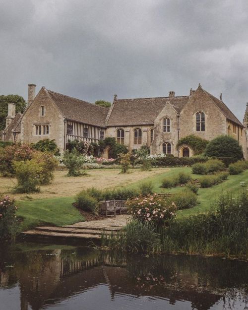 jacindaelena: Great Chalfield Manor by Monalogue