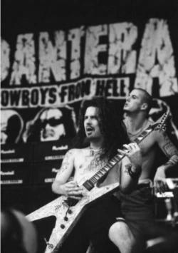 passionate-black-kitten:  Pantera♥ Dimebag♥