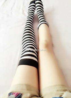 legs and knee socks