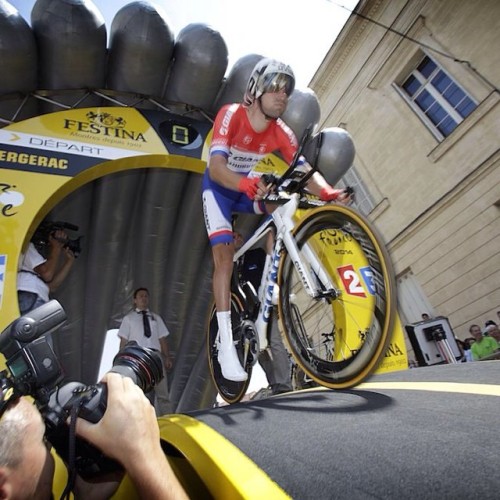 bici-veloce:  From teamgiantshimano - Tom Dumoulin rolls out to start his #TDF time trial, eventuall